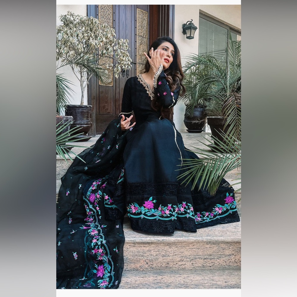 SOLD !!! Farah Talib Aziz Beautiful Raven dress